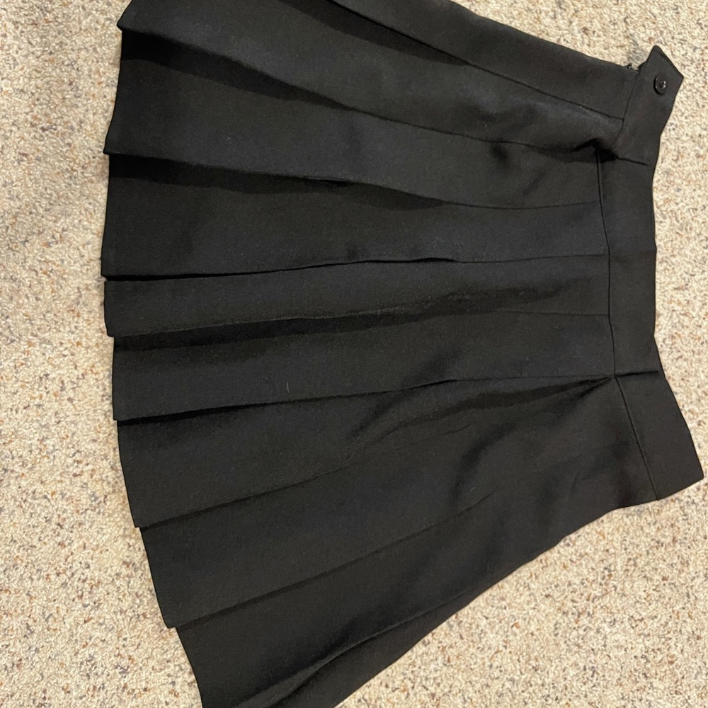 BLACK PLEATED SKIRT - Picture 3 of 7